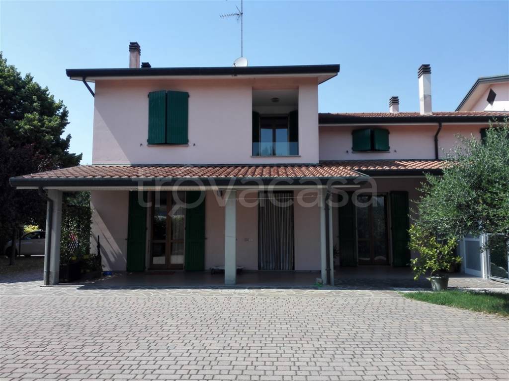 Villa Bifamiliare in vendita a Bagnacavallo via Sinistra Canale Inferiore, 15E