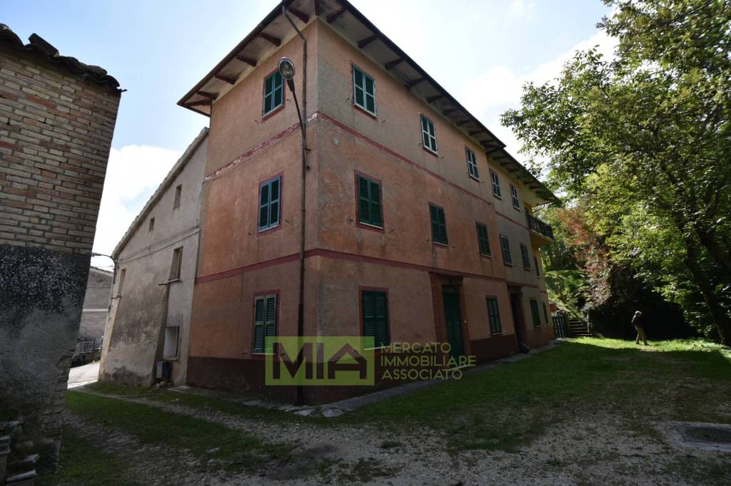 Casa Indipendente in vendita ad Amandola villa garulla inferiore