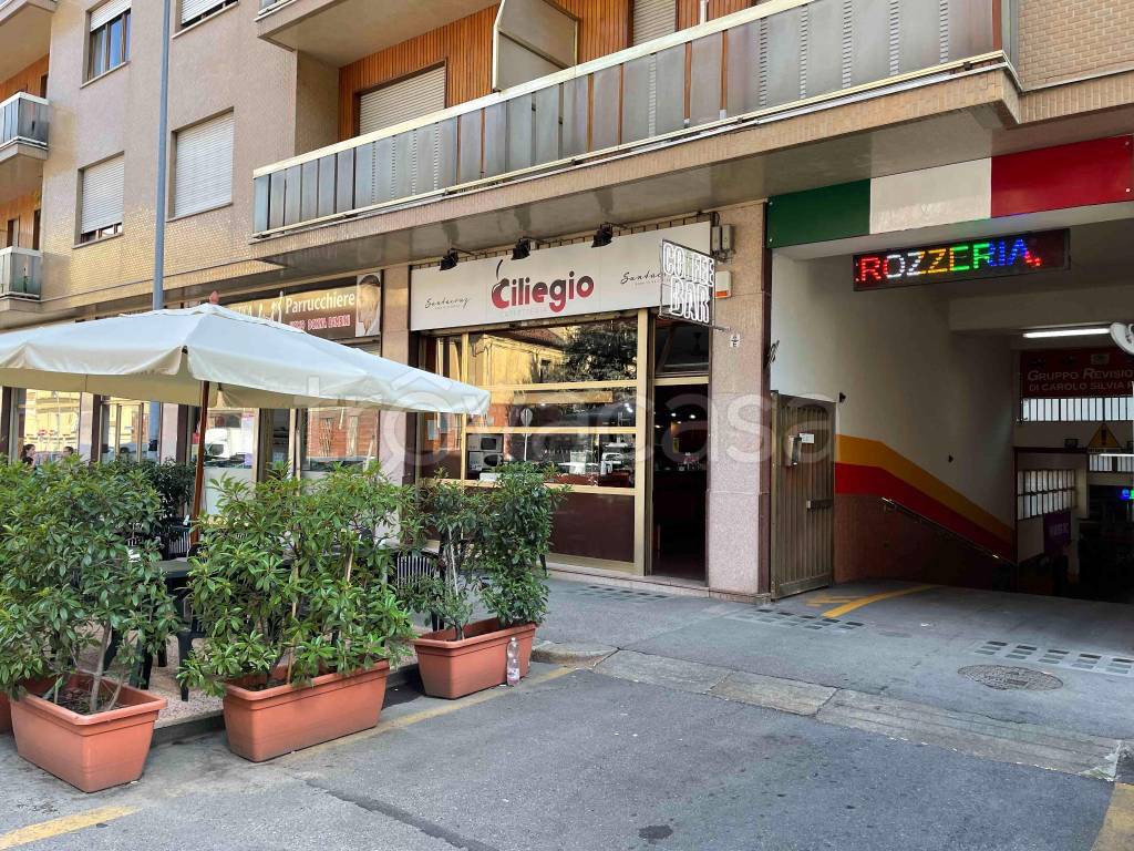 Bar in vendita a Torino via Augusto Abegg, 6E