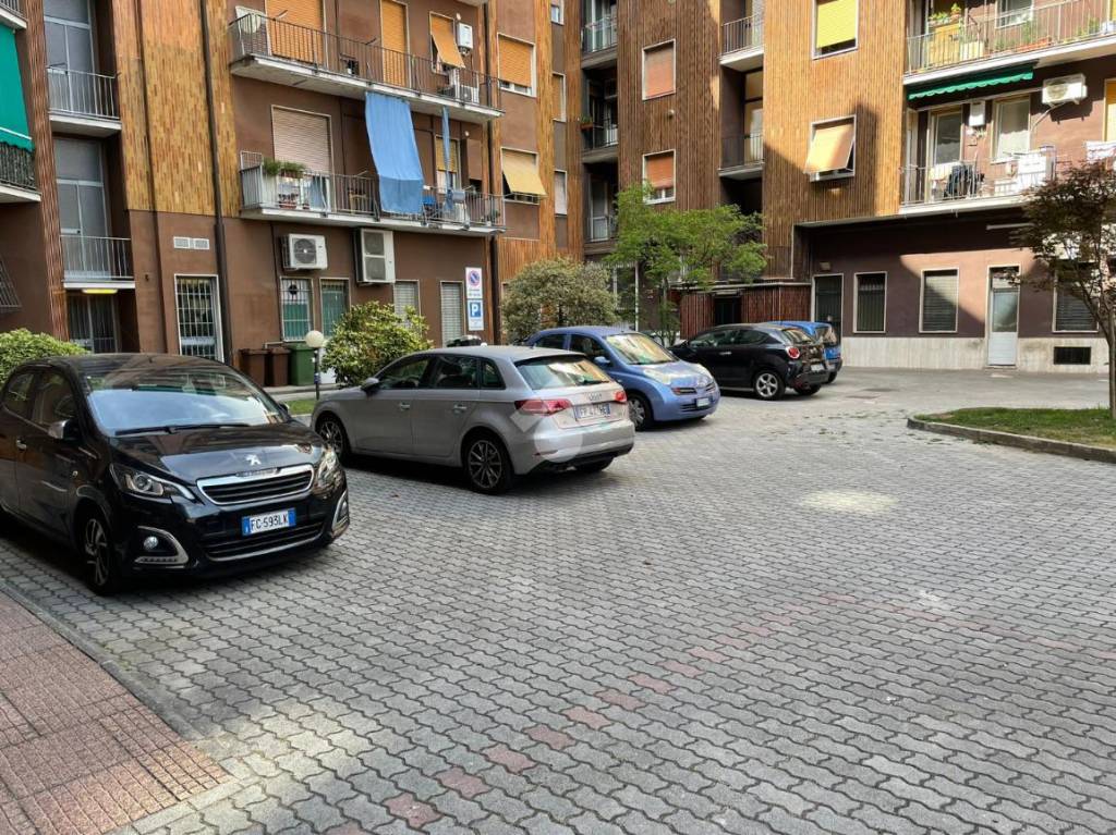Posto Auto in vendita a Milano via Pellegrino Rossi., 13
