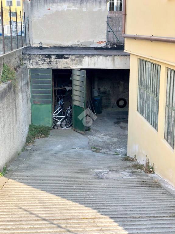 Garage in vendita a Torino via guido reni, 96