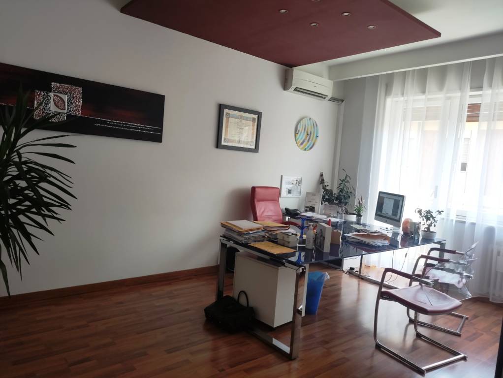 Appartamento in affitto a Pescara via Achille Grandi, 5