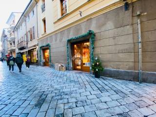 Negozio in vendita ad aosta via porta pretoria, 22