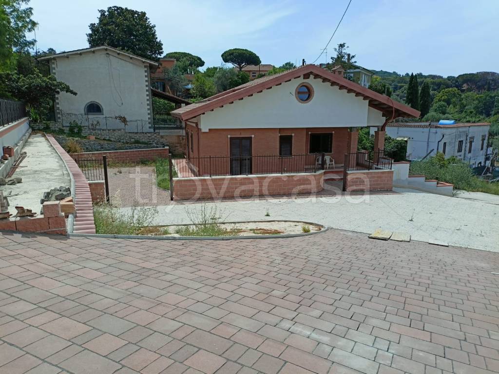 Villa in vendita a Marino via Eugenio Montale