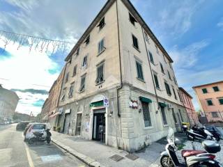 Garage in affitto a livorno via provinciale pisana, 43