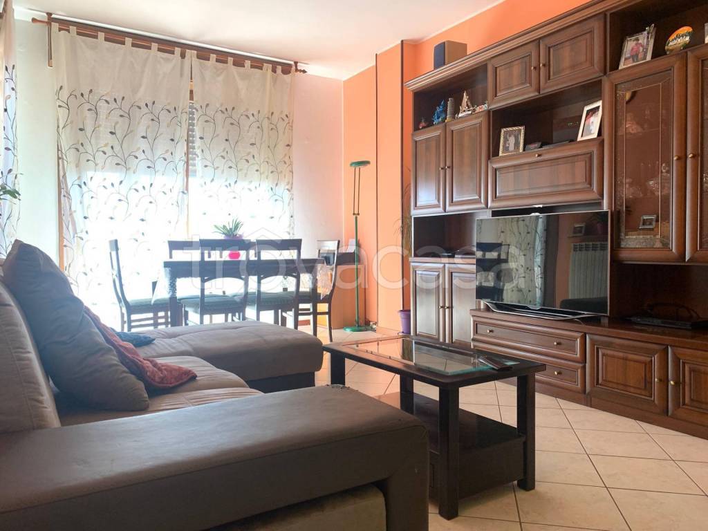 Appartamento in vendita a Vedano Olona via Adua, 19