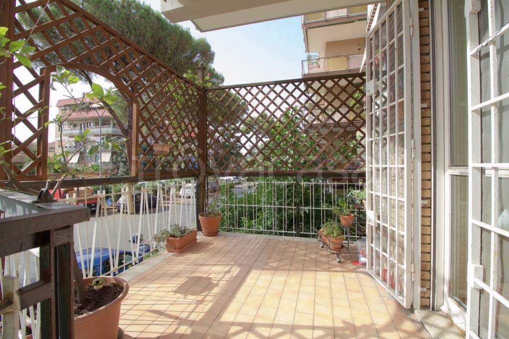 Appartamento in vendita a Roma via Ettore Romagnoli, 54