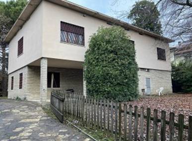 Villa all'asta a Bergamo via Volturno n.10