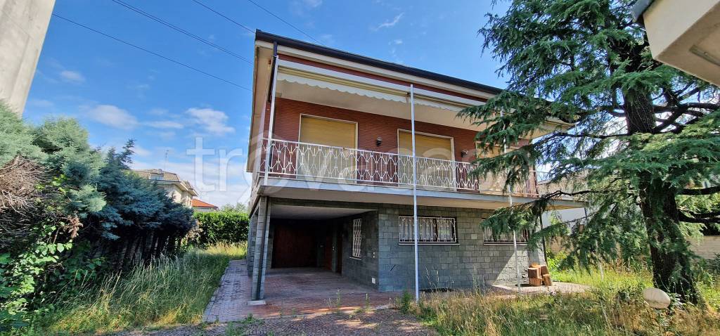 Villa in vendita a Brugherio via Nazario Sauro