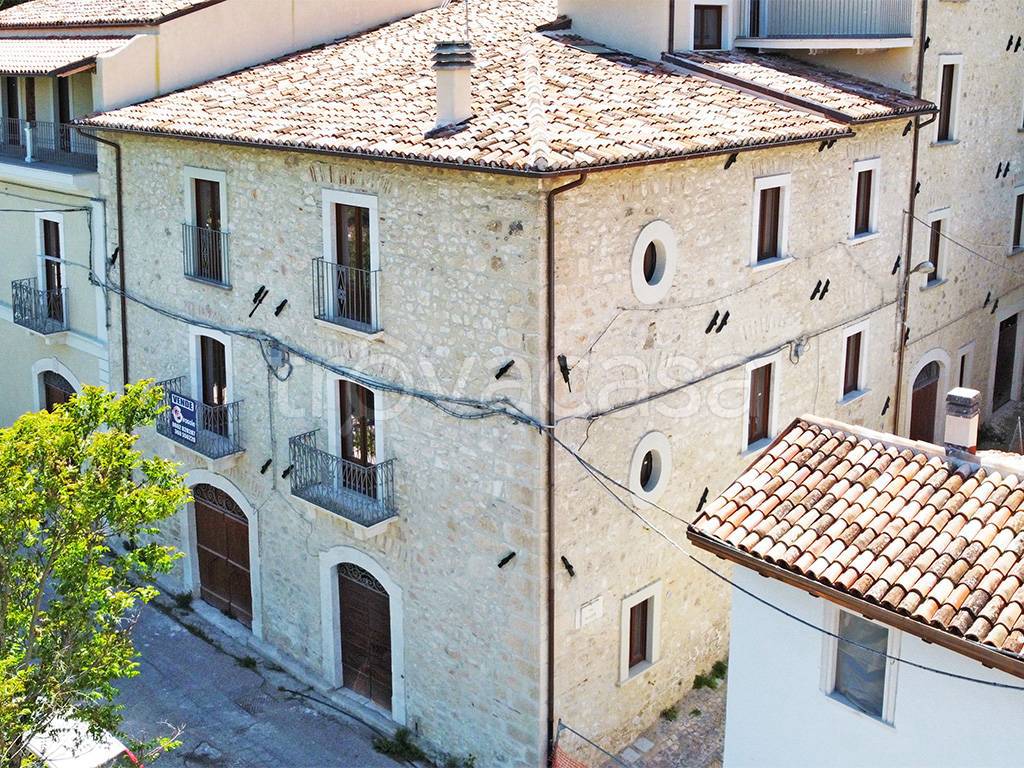 Casa Indipendente in vendita a Fossa via Roma