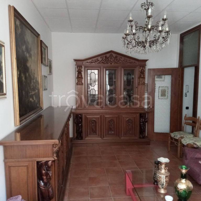 Appartamento in in vendita da privato ad Angera via Roma, 19