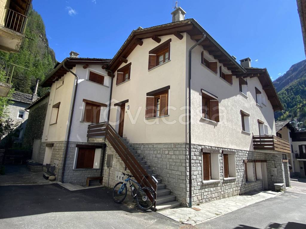 Casa Indipendente in vendita a Campodolcino via Tini