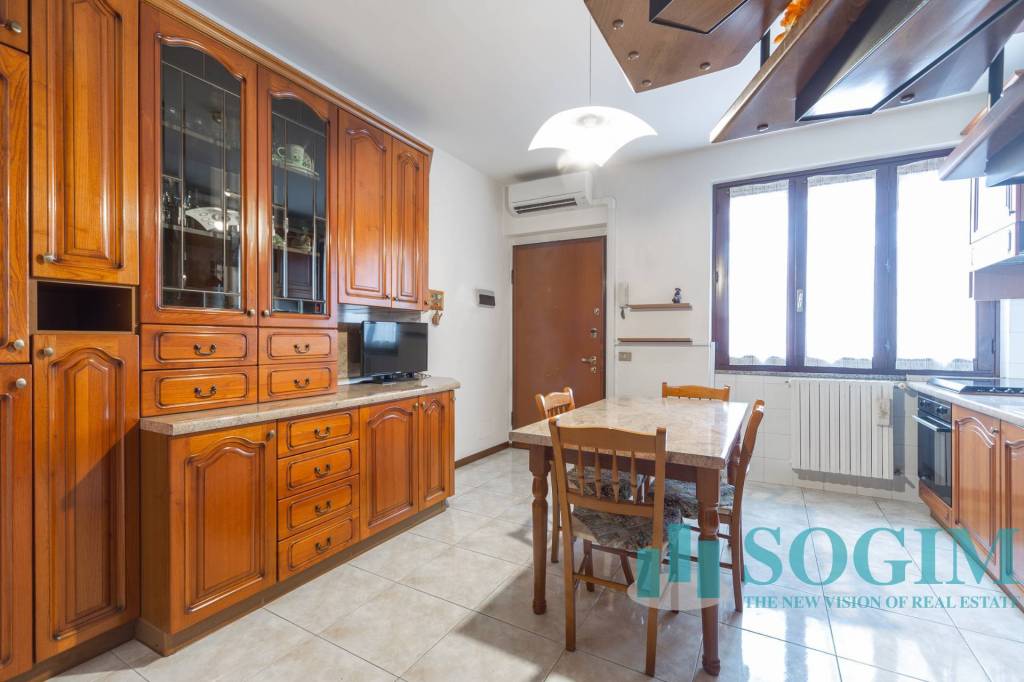 Appartamento in vendita a Carugate via Cesare Battisti, 18
