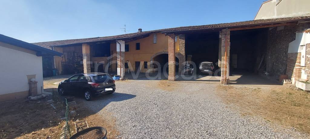 Casale in vendita a Montichiari via Arzaga, 2