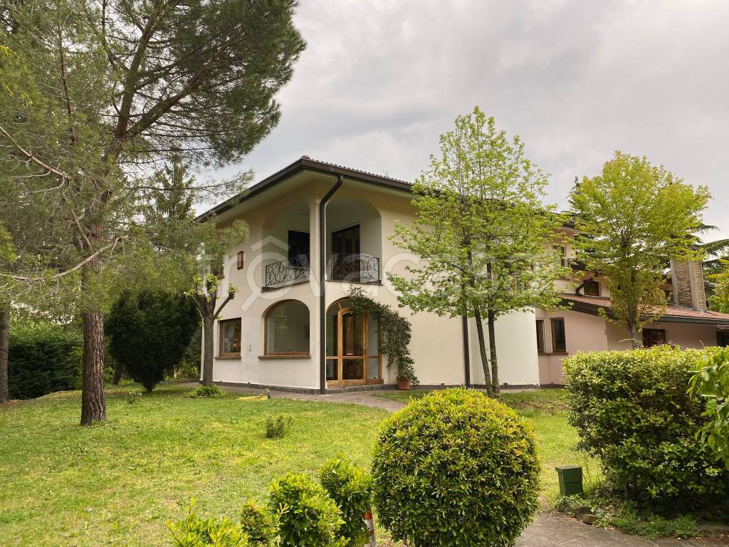 Villa Bifamiliare in vendita a Cairo Montenotte via Andrea Pighini