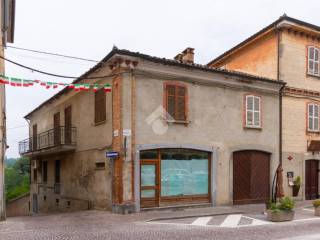 Casa indipendente in vendita a costigliole d'asti piazza umberto i, 1