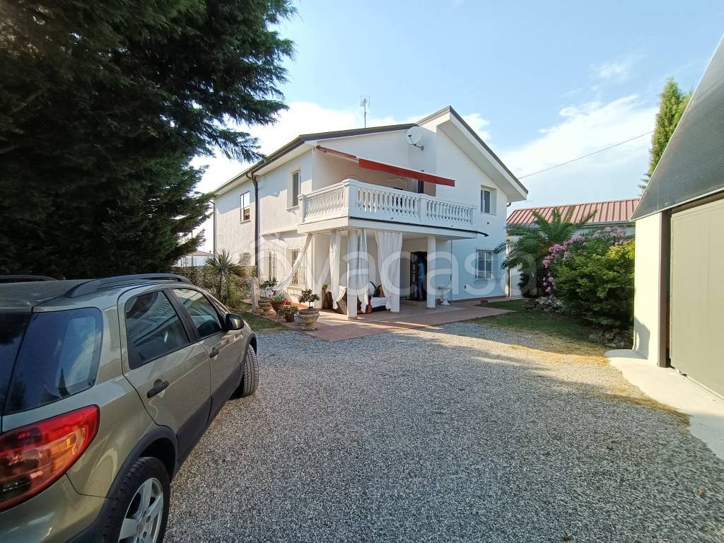Villa Bifamiliare in vendita a Riva del Po via Achille Grandi