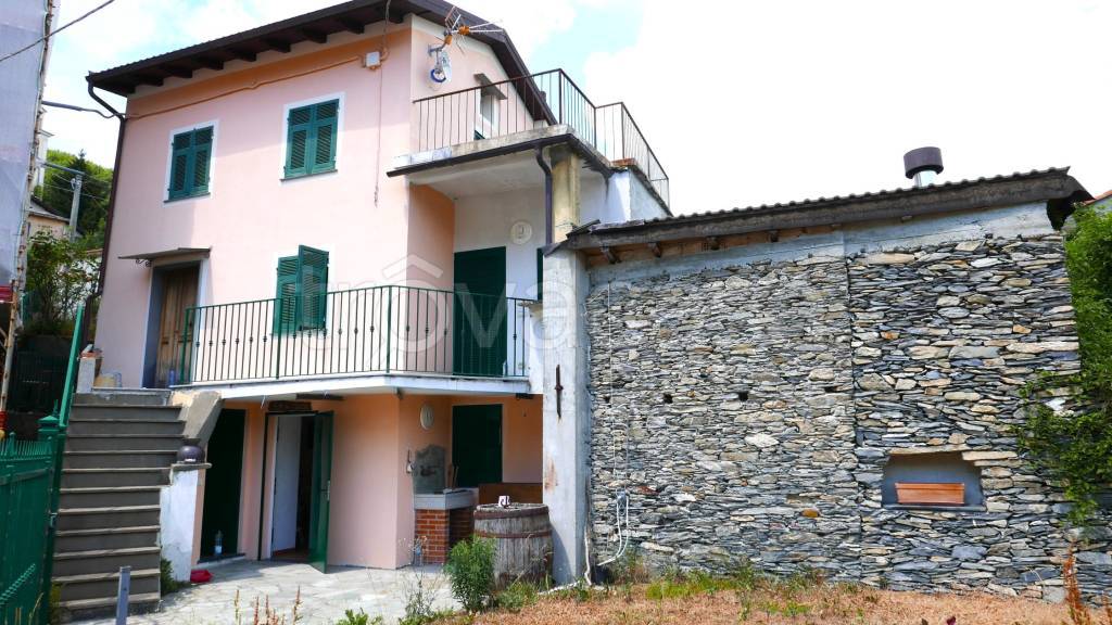 Casa Indipendente in vendita a Lumarzo frazione Pannesi