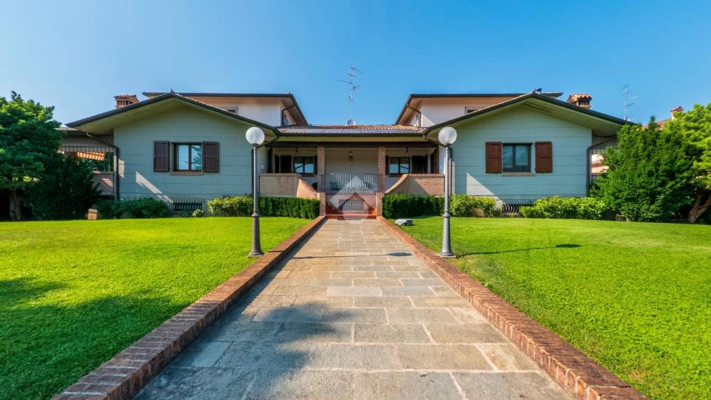 Villa in vendita a Reggio nell'Emilia via Po