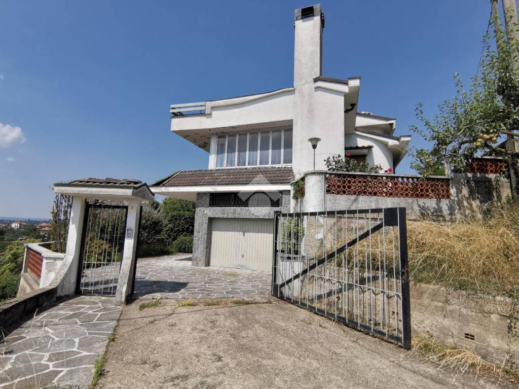 Villa in vendita a Vallanzengo frazione Foglia, 9