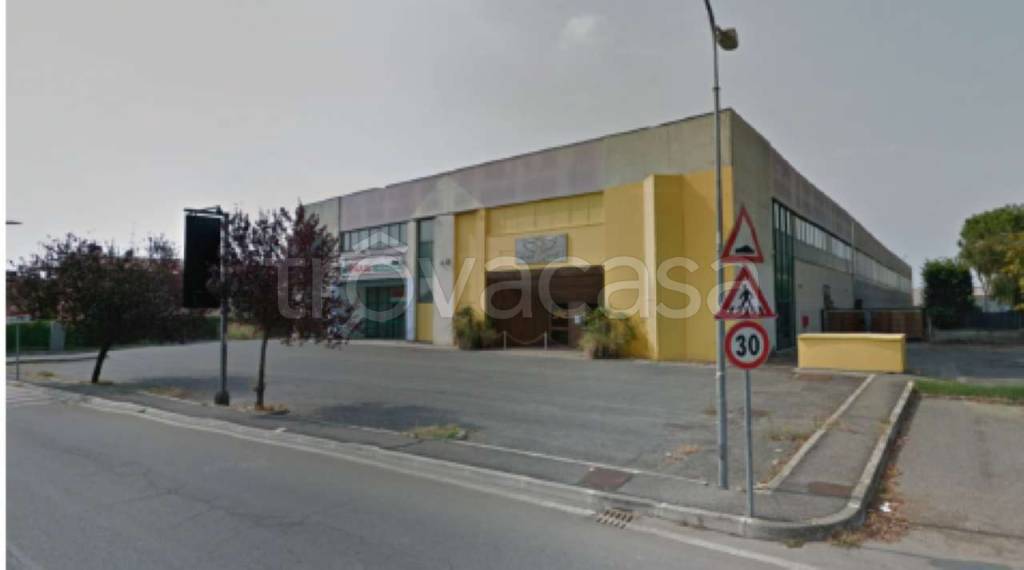 Magazzino in vendita a Castrezzato via Valenca 1-3