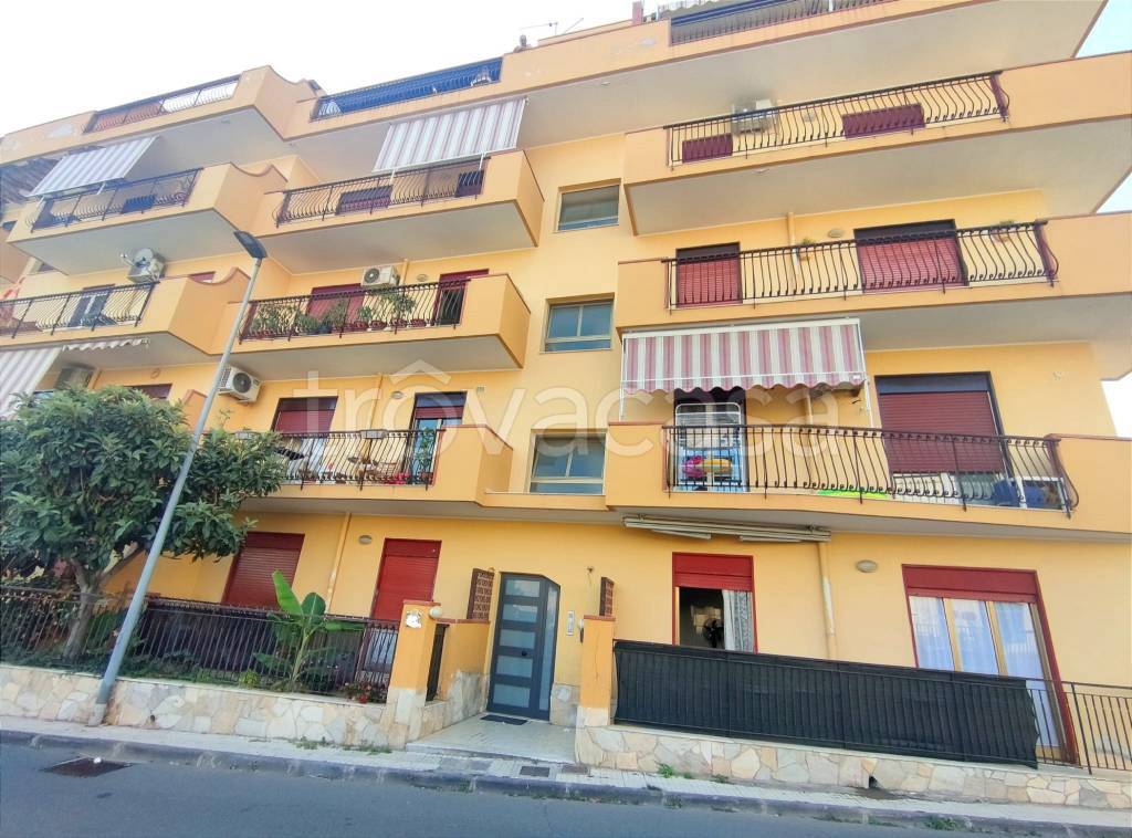 Appartamento in vendita a Nizza di Sicilia via Todaro Comandante, 38