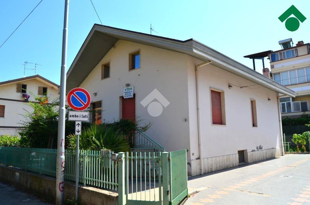 Casa Indipendente in vendita a Montesilvano via Molise, 8