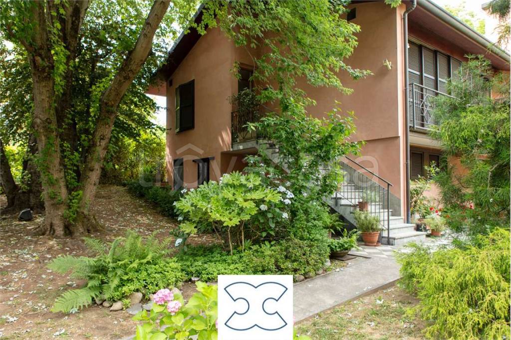 Villa in vendita a Casorate Sempione via Baracca , 2