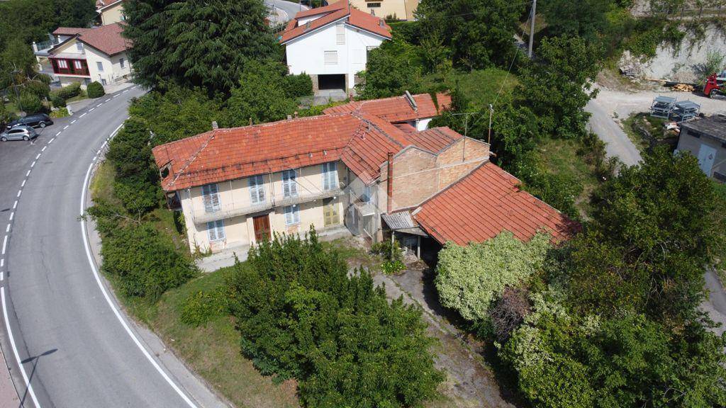 Casa Indipendente in vendita a Monforte d'Alba via alba, 38