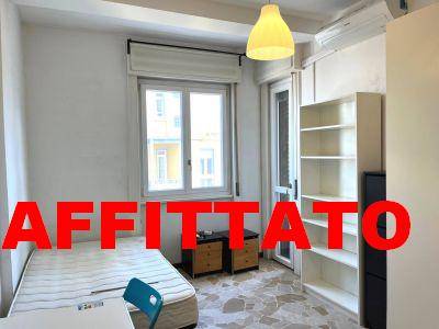 Appartamento in affitto a Milano viale Romolo, 1