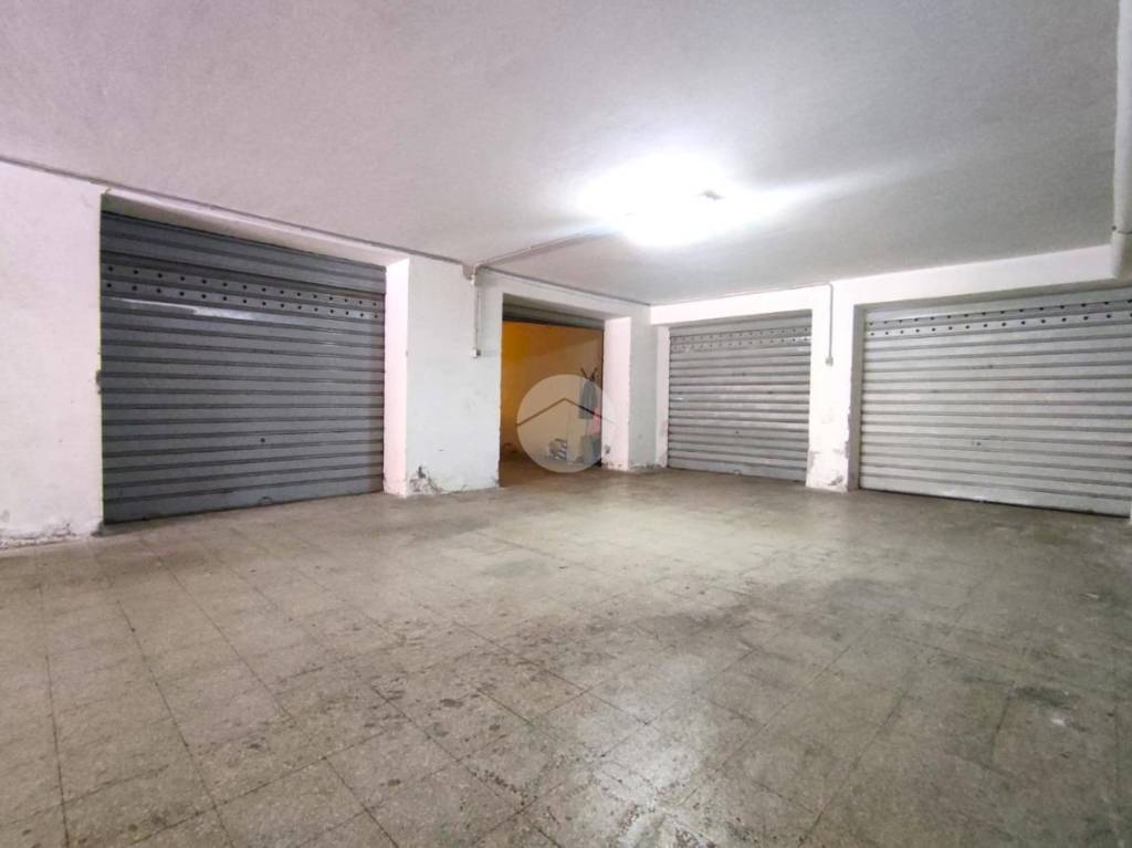 Garage in vendita a Viterbo zona Palmanova, 1