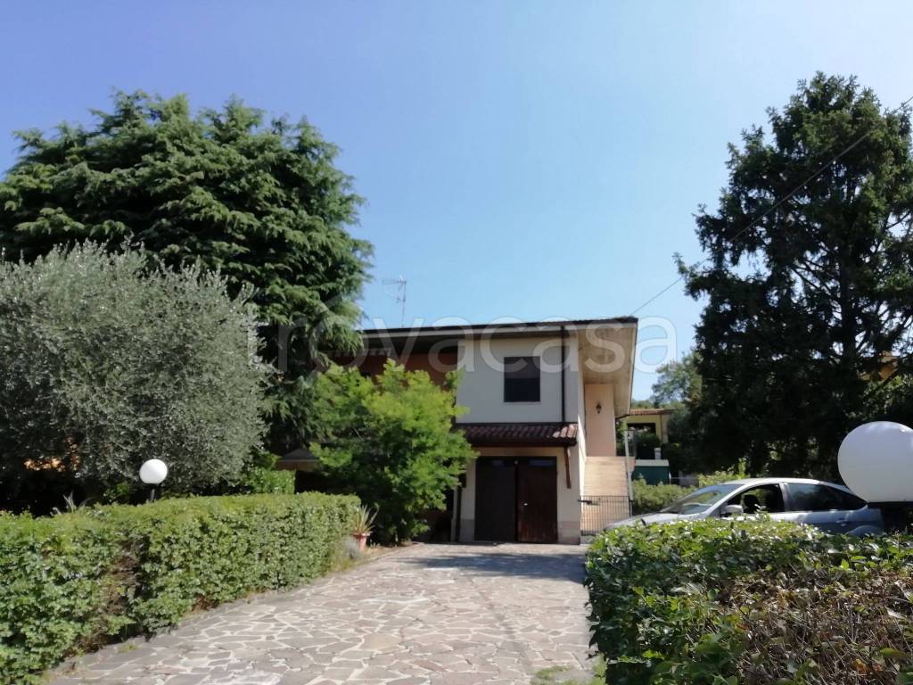 Villa in in vendita da privato a Castiglione delle Stiviere via l. Sigurtà