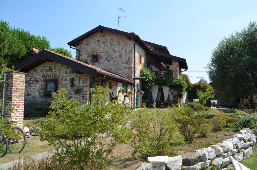 Casale in vendita a Gattico-Veruno via Fornace