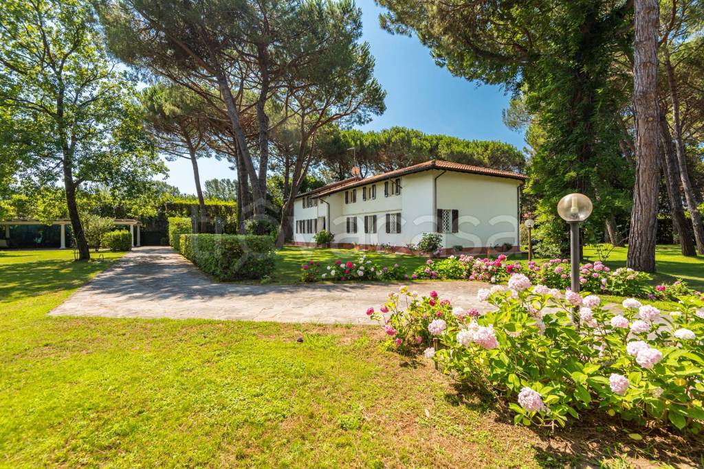 Villa in vendita a Massa via Siena, 17