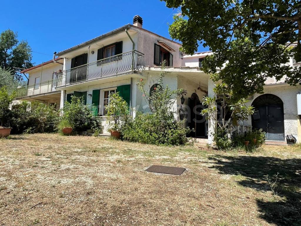 Villa Bifamiliare in vendita a Montopoli di Sabina via Caprareccia