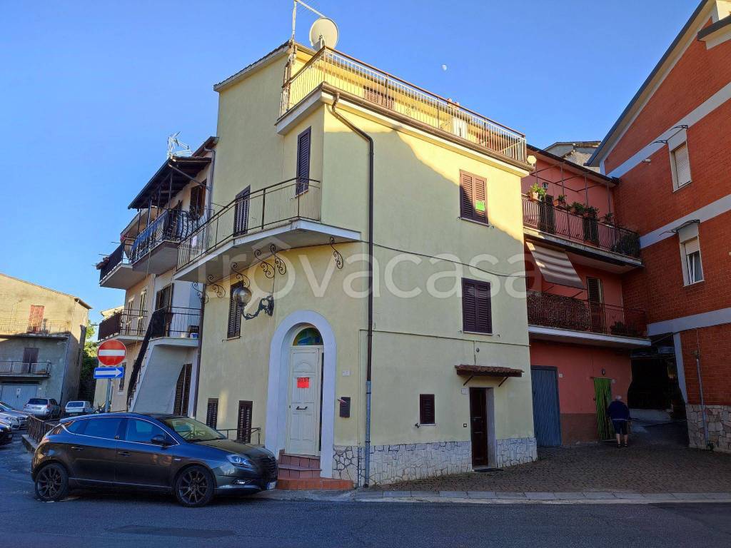Appartamento in in vendita da privato ad Agosta piazza Filippo De Sanctis, 1