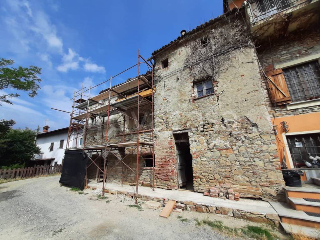 Casa Indipendente in vendita a Cremolino via Priarona
