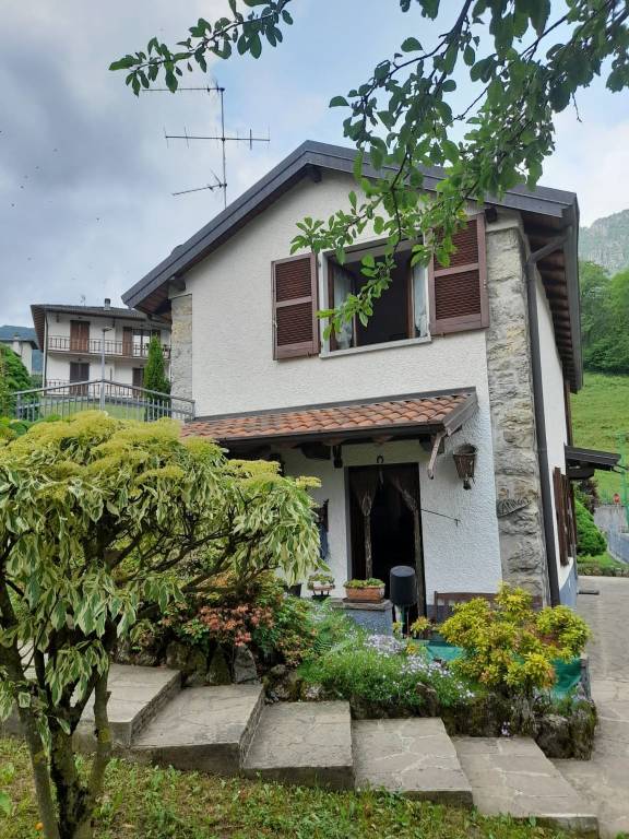 Casa Indipendente in in vendita da privato a Sant'Omobono Terme via Roccolo