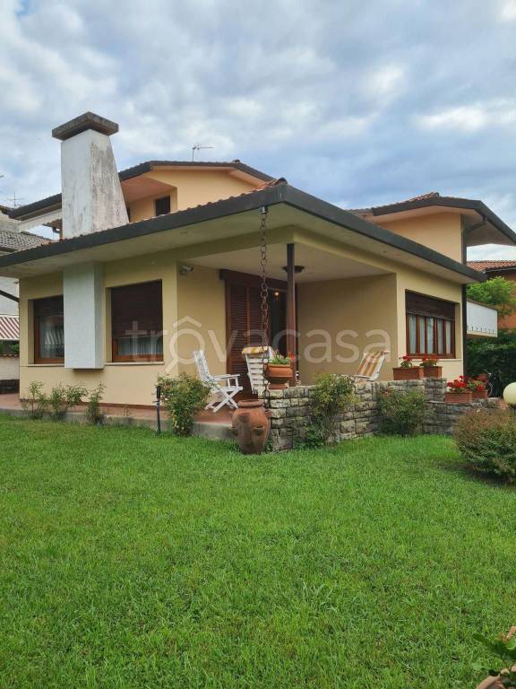 Villa in vendita a Pietrasanta via Palestro, 94
