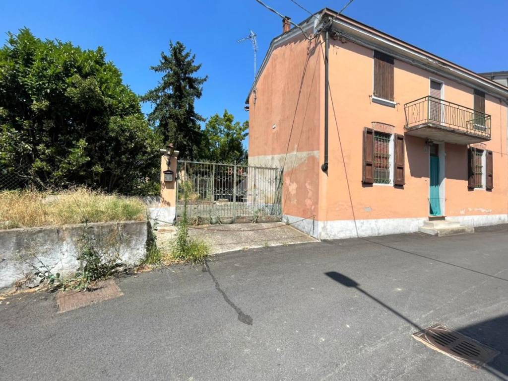 Casa Indipendente in vendita a Pizzighettone via s. Martino della Battaglia, 4
