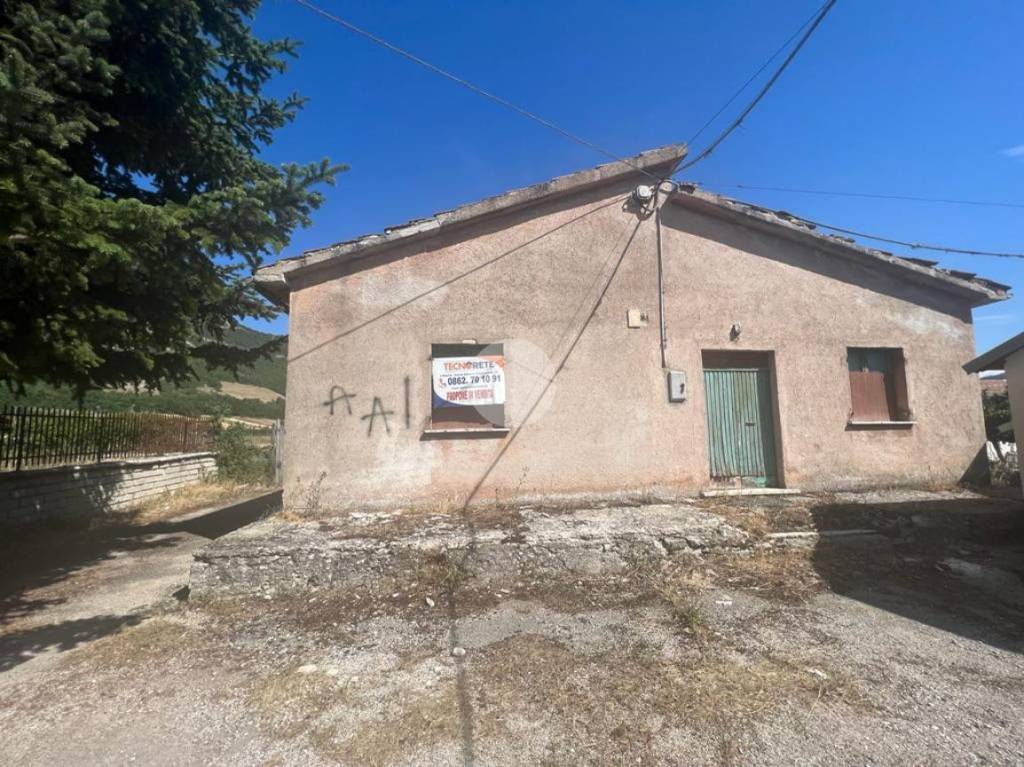 Casa Indipendente in vendita a Cagnano Amiterno via Torre