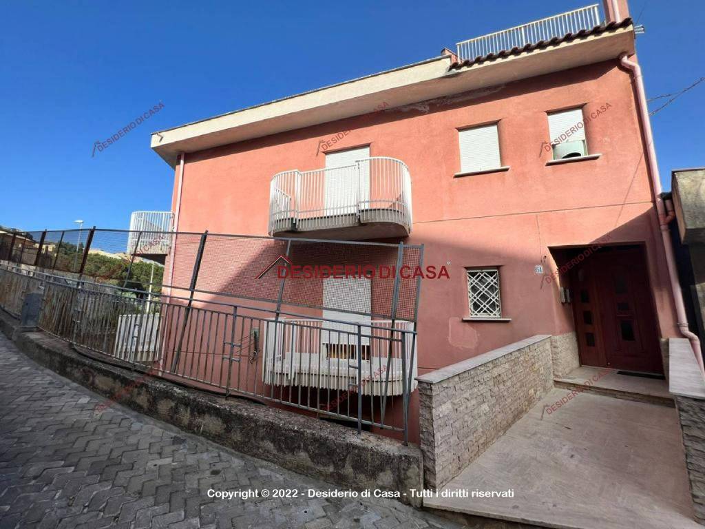 Appartamento in vendita a Caccamo via Michele Amari, 51