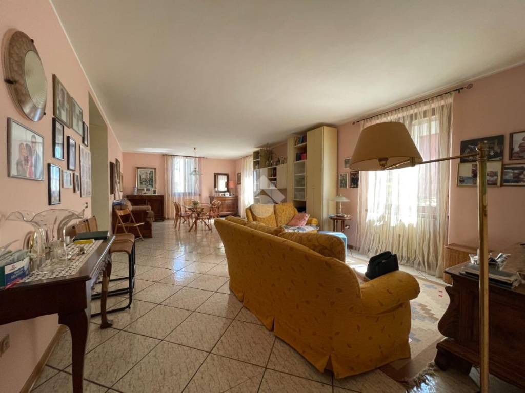 Appartamento in vendita a Canneto sull'Oglio via Giuseppe Garibaldi, 20