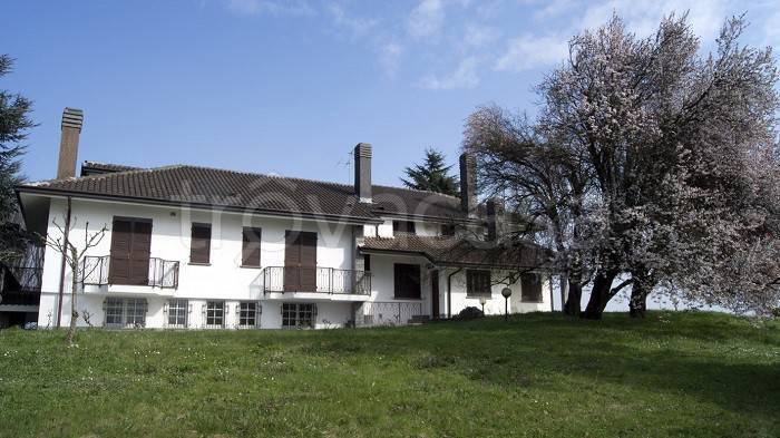 Villa Bifamiliare in vendita ad Altavilla Monferrato via Roma
