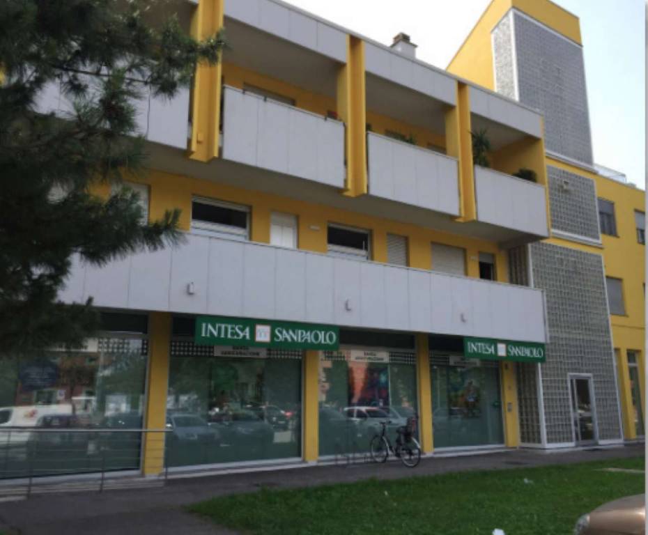 Filiale Bancaria in vendita a Burago di Molgora via Toti 2