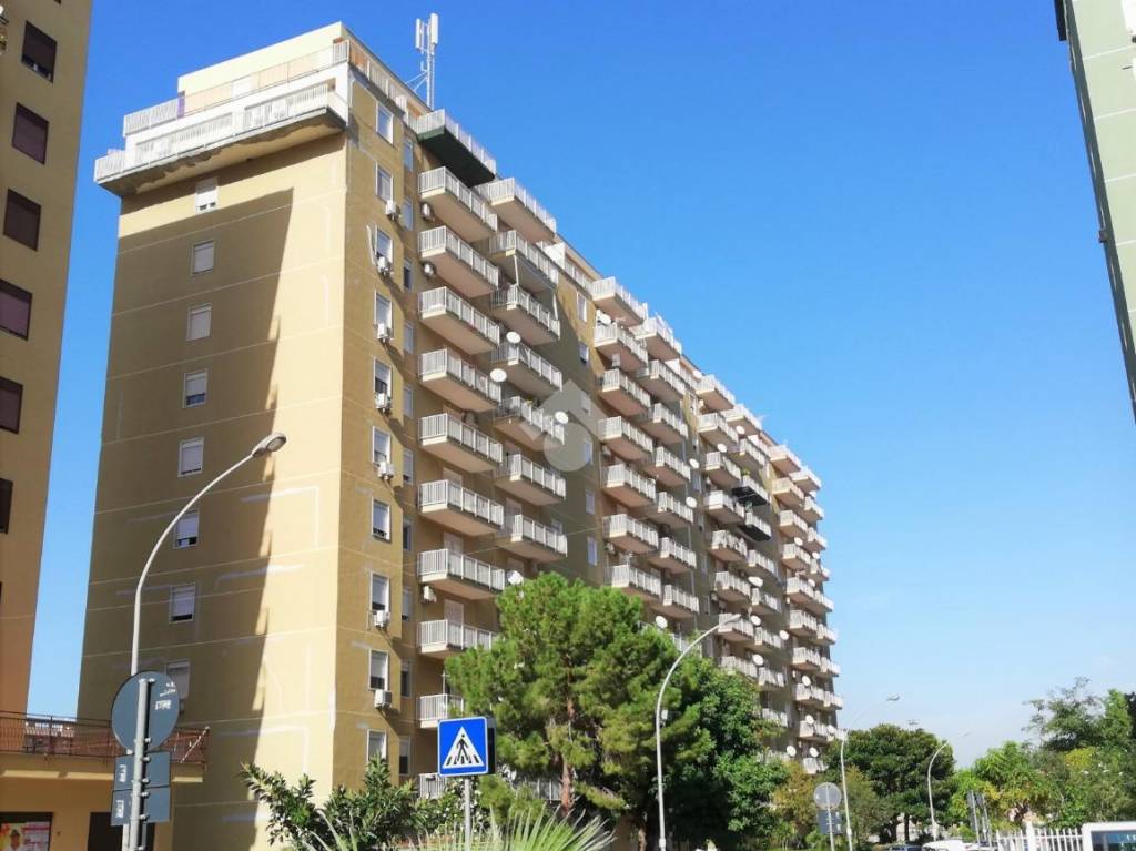 Appartamento in vendita a Palermo via Azolino Hazon, 51