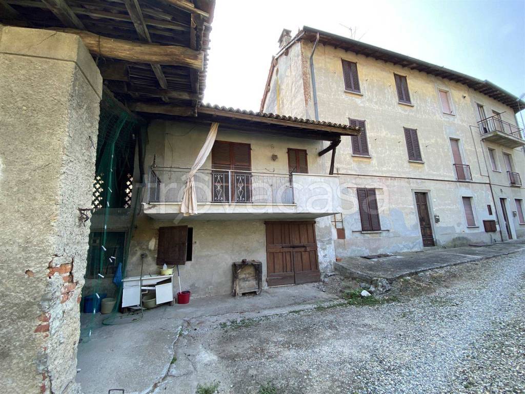 Casa Indipendente in vendita a San Colombano al Lambro via delle Regone