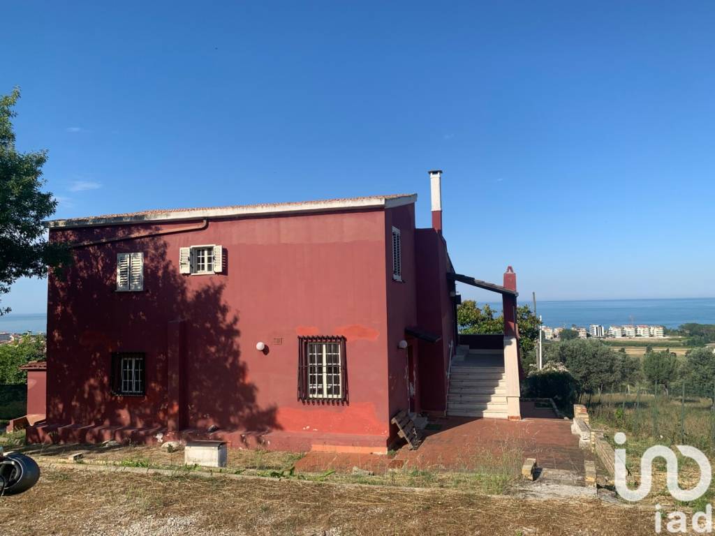 Villa in vendita a Tortoreto via Molise, 4