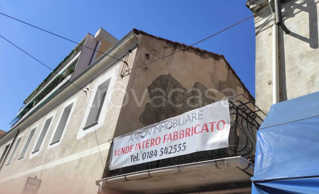 Intero Stabile in vendita a Vallecrosia via Colonnello Aprosio