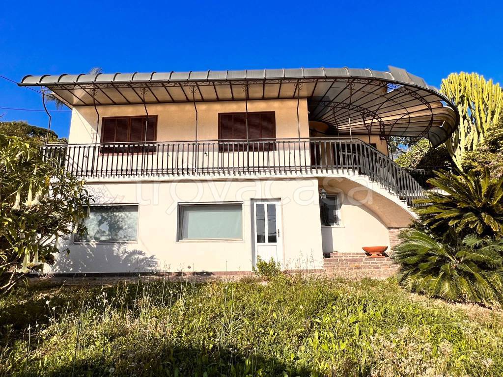 Villa in vendita a Sanremo via Giacomo Leopardi